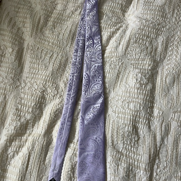 Elegant Lavender Purple Paisley Tie - Picture 3 of 3